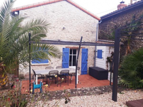 Hotels in Savigny-Sous-Faye